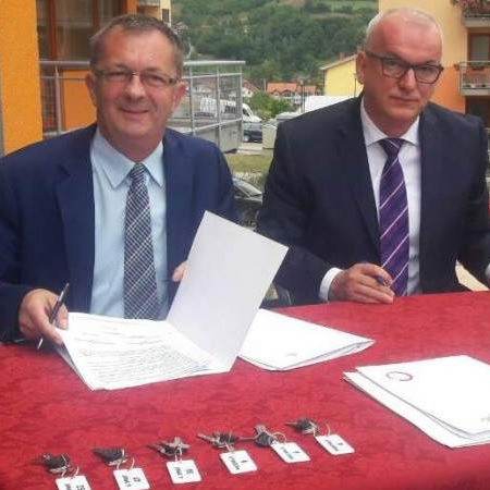 Fišo uručio ključeve za šest stanova pripadnicima boračke populacije 