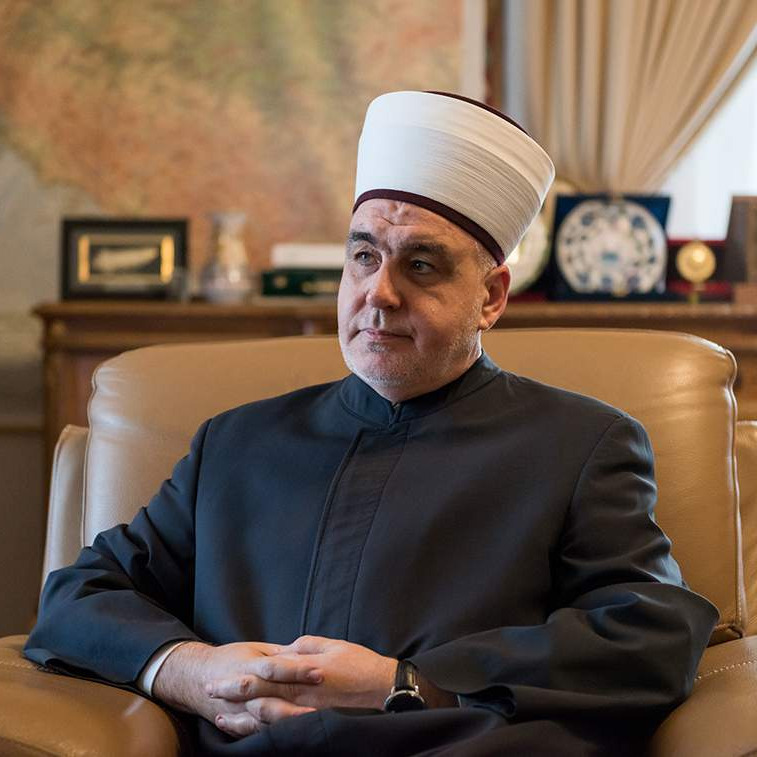 Reis Kavazović predvodi dženazu akademiku Muhamedu Filipoviću