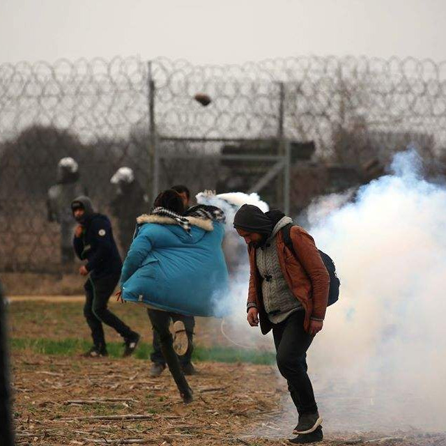 Grčka policija pucala na migrante  (Video)