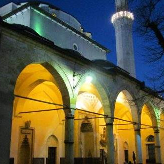 Muslimani večeras obilježavaju Lejletul-Bedr: Najznačajnija bitka u historiji islama