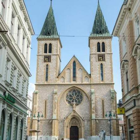 Zabranjen saobraćaj i kretanje pješaka danas u blizini Katedrale zbog mise