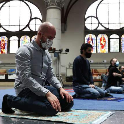 Tolerancija |Crkva u Berlinu otvorila svoja vrata muslimanima za obavljanje dzuma-namaza