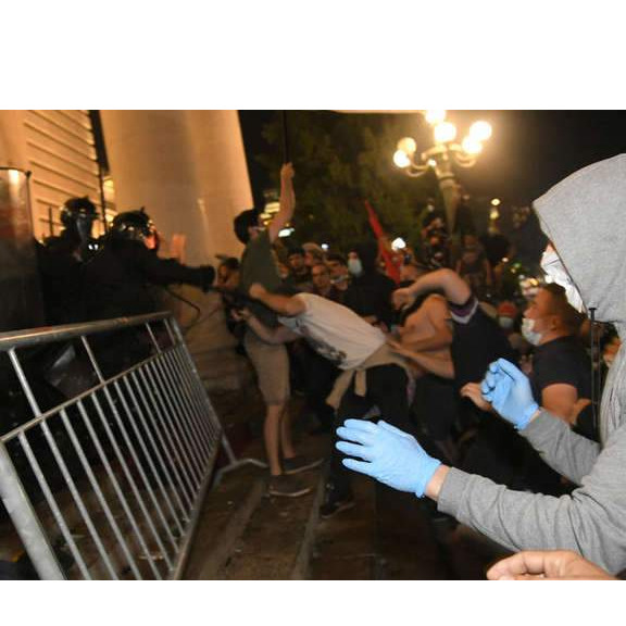Beograd nakon protesta: Povrijeđeno više od 20 policajaca i građana