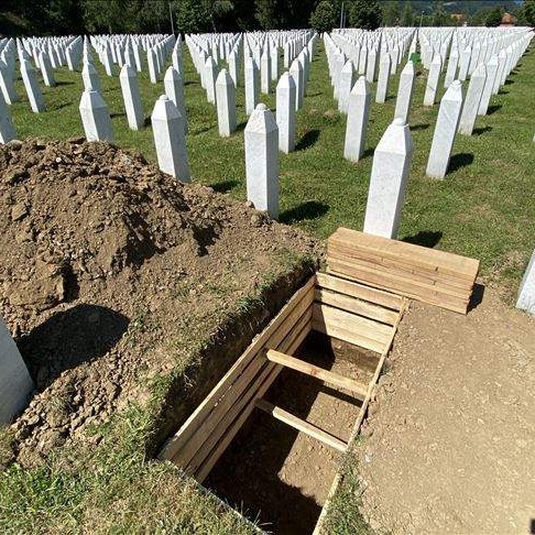 U Potočarima iskopani mezari za devet žrtava srebreničkog genocida