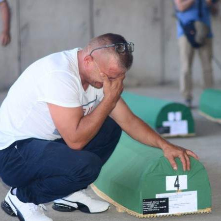 25. GODIŠNJICA GENOCIDA U SREBRENICI | Smiraj za devet žrtava najvećeg zločina u Evropi na kraju 20. stoljeća