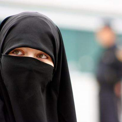 Njemačka pokrajina potpuno zabranila nikab i burku u školi