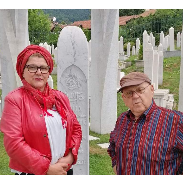 Vukosava Klanco, hrabra žena koja je odbila pokrstiti sinove, posjetila mezar rah. Alije Izetbegovića