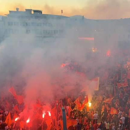 "Niti može biti žica, niti crnih ptica, a kamoli Srebrenica"