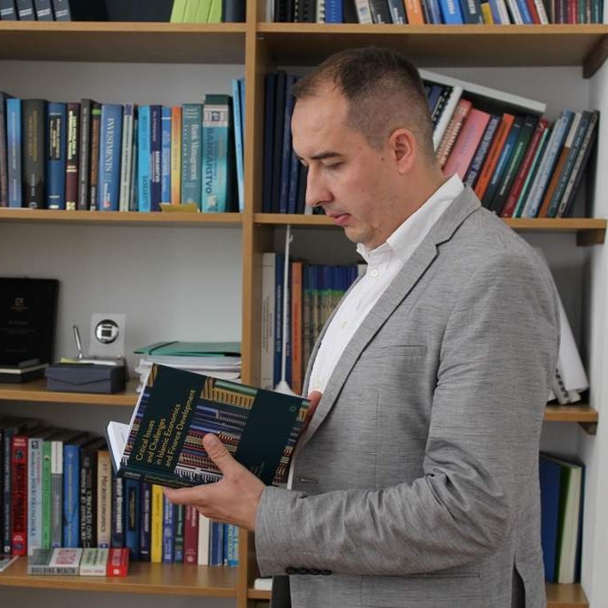 Na Ahiret preselio prof. dr. Velid Efendić, bivši član Sabora IZ