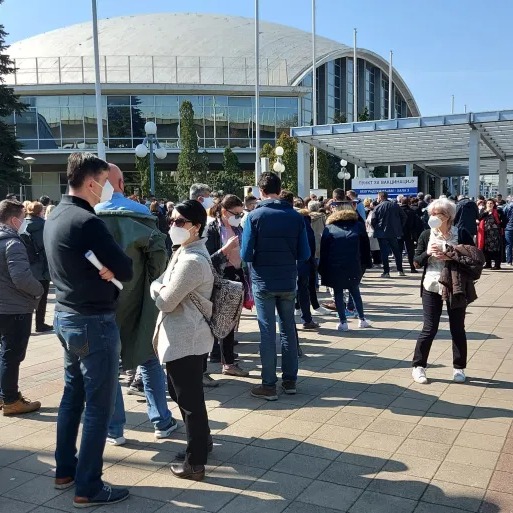 Masovan pohod preko Drine na vakcinaciju: Lideri u BiH zanijemili