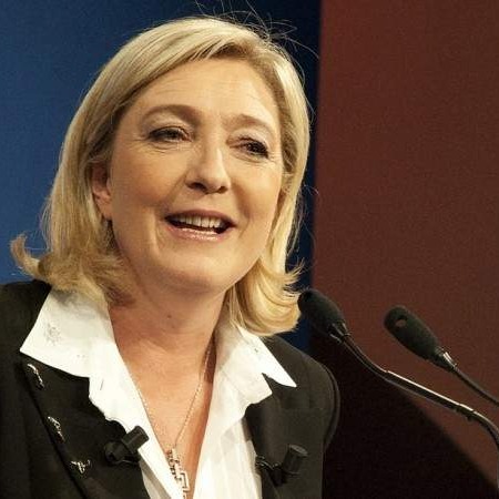 ISLAMOFOBI U BORBI ZA VLAST | Le Pen maršira ka Jelisejskoj palati?