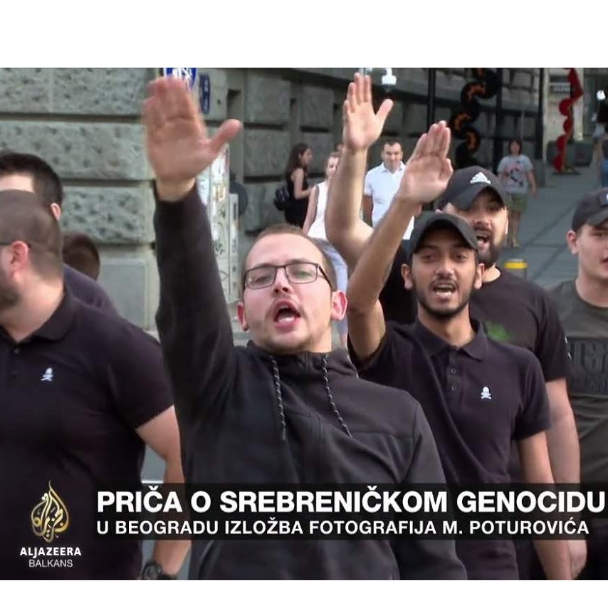 U Beogradu izložba fotografija ‘Duša Srebrenice’, policija zaustavila grupu desničara