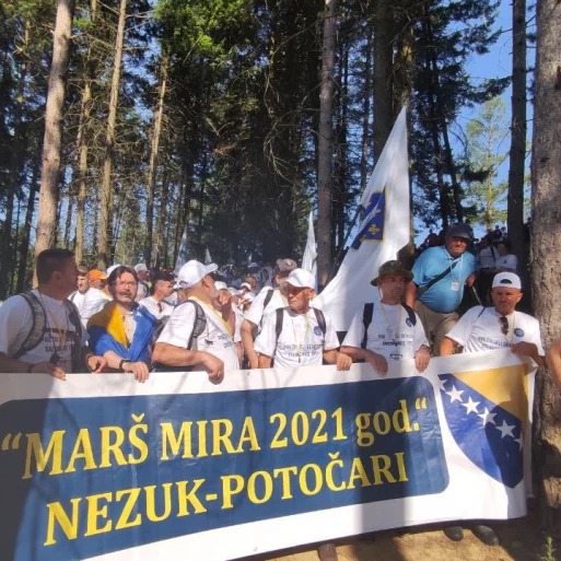 Krenuo Marš mira: Hiljade ljudi odaju počast žrtvama genocida u Srebrenici