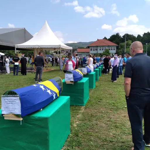 Žrtve genocida: Porodice se oprostile od 12 ubijenih Prijedorčana