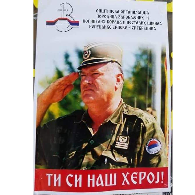 U Srebrenici postavljeni pa ubrzo uklonjeni plakati kojima se veliča zločinac Mladić