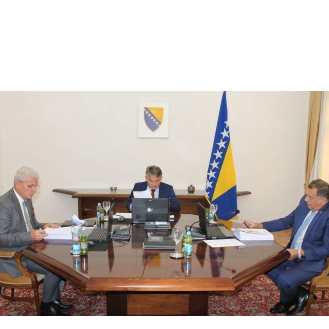 Džaferović: Schmidt treba reagirati i smijeniti Dodika