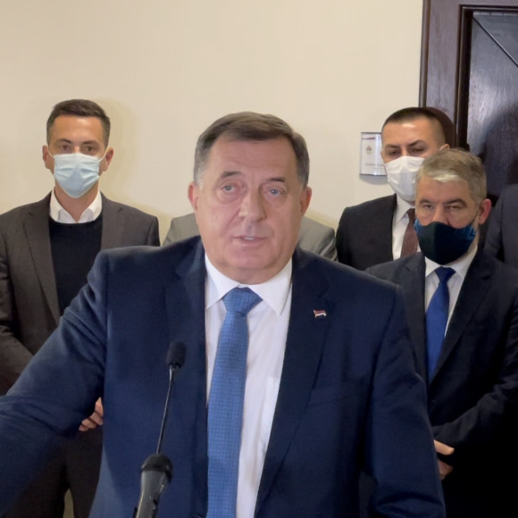 Dodik zaprijetio scenarijem iz ’92. godine: Preuzet ćemo kasarne u RS i postaviti svoje stražare