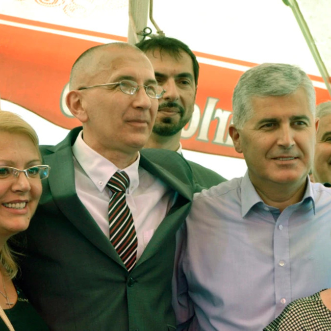 ČOVIĆEV VULIN | Čavari je Inzko korumpiran, a poteze razvaljivanja države iz RS razumije