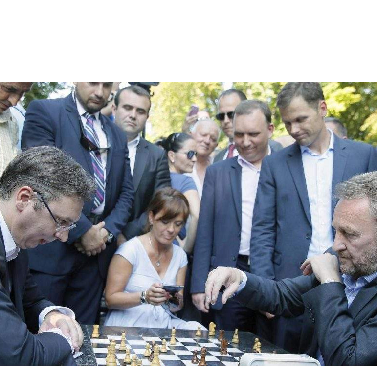 Avdo Avdić: Bez krune, na partiju šaha sa Aleksandrom Vučićem: Bakirova barka za spas Dodika