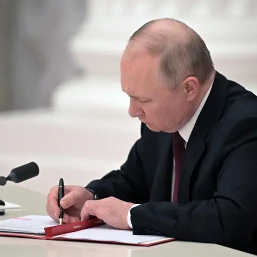 SVIJET VIŠE NEĆE BITI ISTI Putin priznao i potpisao nezavisnost separatista na istoku Ukrajine