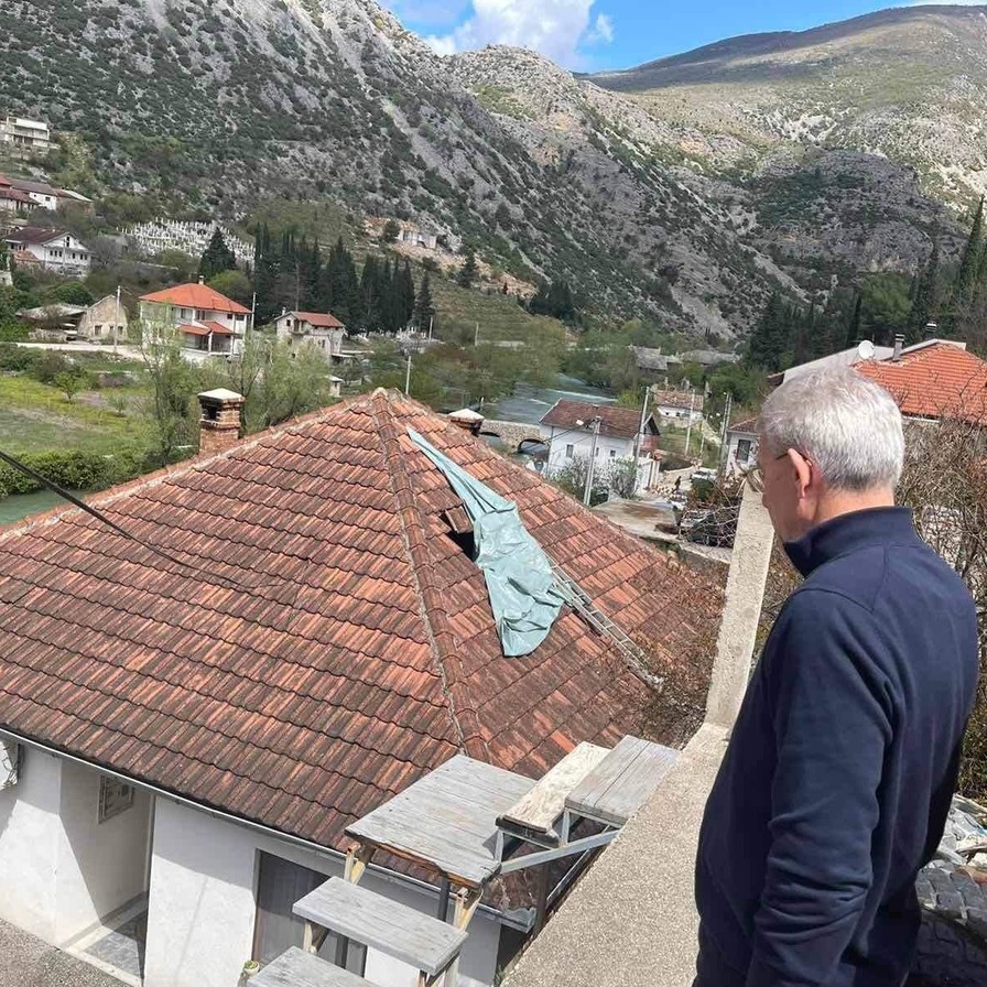 Šefik Džaferović u Stocu obišao kuću porodice Sefo u kojoj je stradala djevojka Elmira