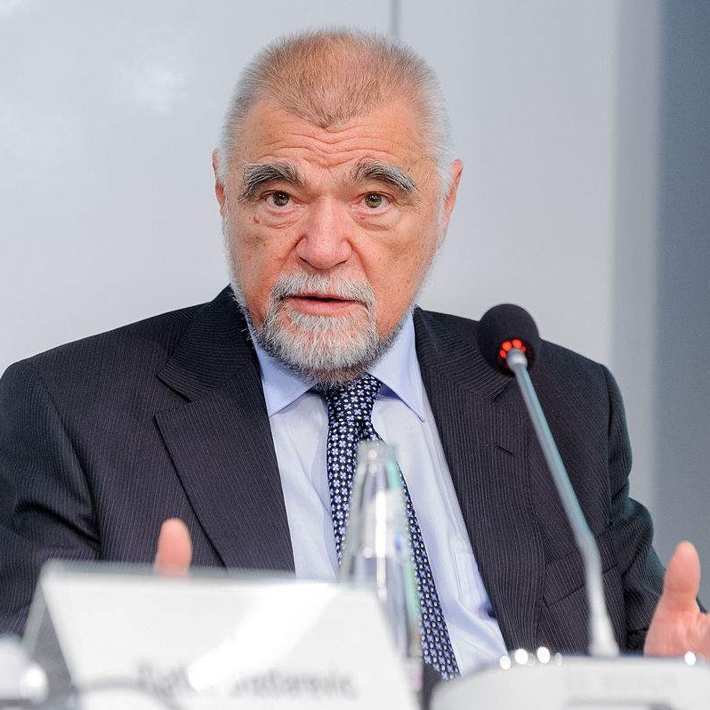 Mesić: Opstanak BiH se dovodi u pitanje, za to je Zapad kriv