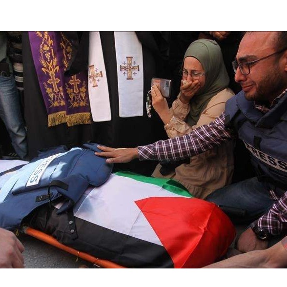 Stotine Palestinaca se oprostilo od ubijene novinarke Al Jazeere Abu Akleh