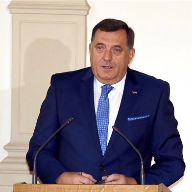 Pljujući po Danu državnosti: Dodik podržava četnike koji su mu pucali u djedove