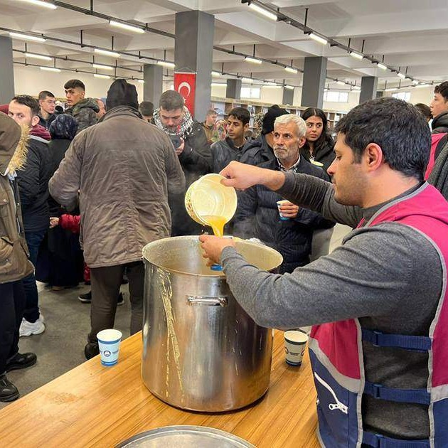 Qatar Charity dostavlja 45.000 toplih obroka pogođenima potresom u Turskoj i Siriji