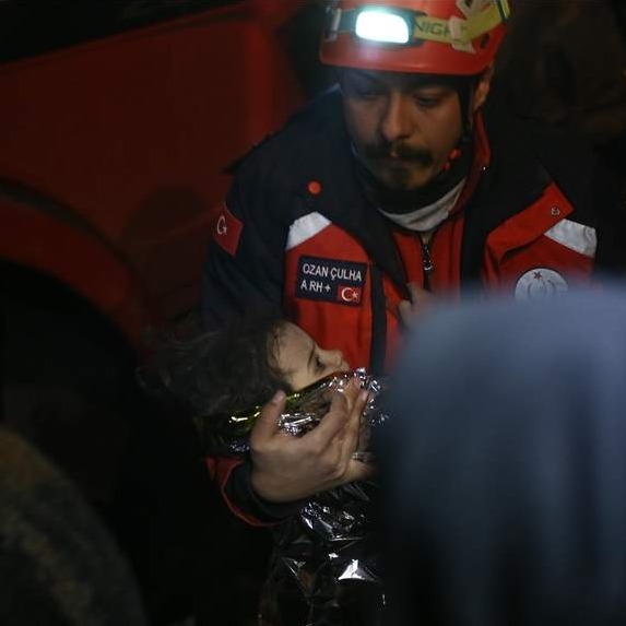 Dvogodišnja Fatma spašena ispod ruševine 88 sati nakon zemljotresa