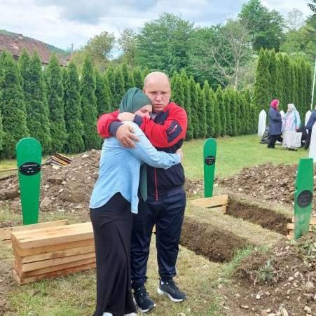 Klanjana dženaza za šest žrtava zločina u Bratuncu: Pucali su i na bebe u bešici...