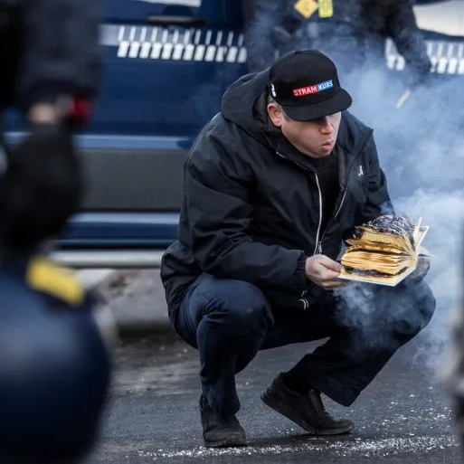 ANTIISLAMSKI ČIN | Turska izdala nalog za hapšenje danskog političara zbog paljenja Kur'ana