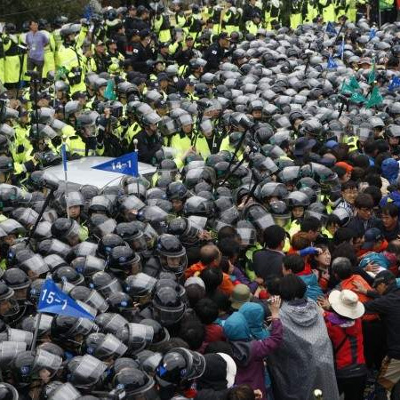 Sukob policije i demonstranata u Južnoj Koreji zbog proturaketnog sistema THAAD