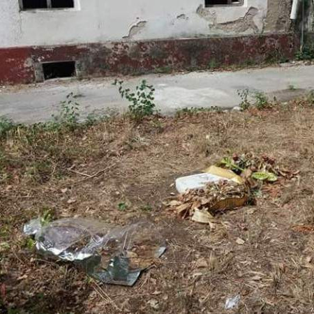 Zločinci na mjestu zločina |Vandali ukonili spomenik logorašima Stoca u dvorištu nekadašnje Koštane bolnice