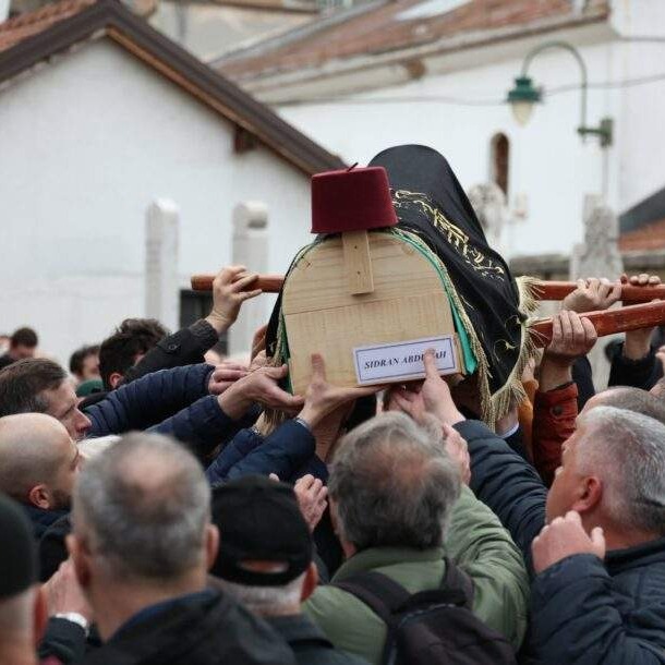 U Sarajevu klanjana dženaza Abdulahu Sidranu 