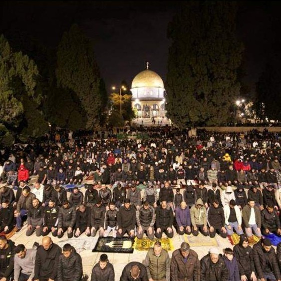 NJIHOV OTPOR ČUJE SE DO NEBA | 40.000 Palestinaca klanjalo teravih-namaz u džamiji Al-Aqsa
