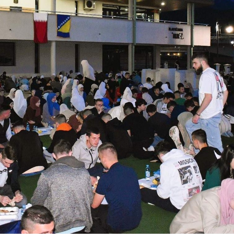 U saradnji s Mrežom mladih IZ: Država Katar osigurala iftar za 300 mladih u Konjicu (FOTO-VIDEO)