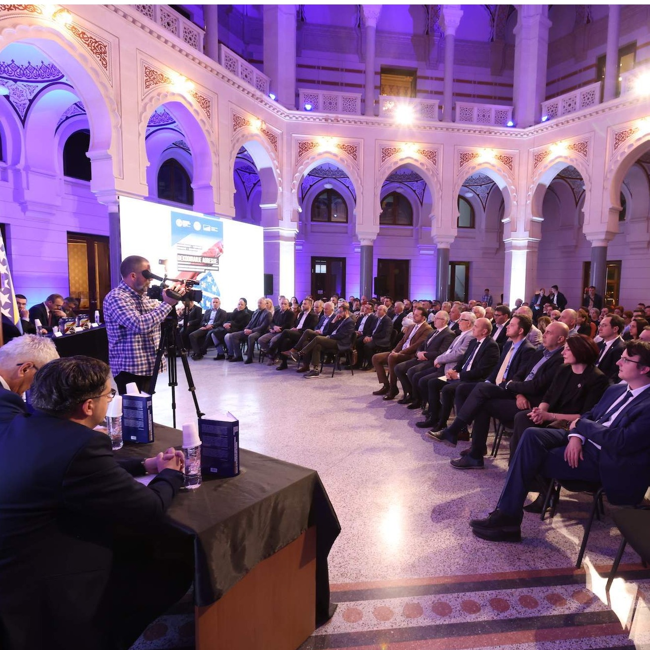 Promovirana knjiga "Dekodiranje agresije": Čime su plaćeni agresija i genocid u BiH? (Video)