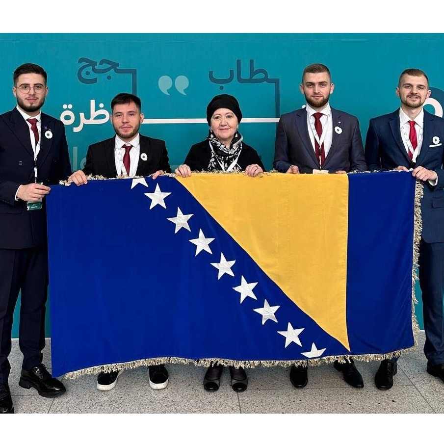Debatni tim na arapskom jeziku UNSA – FIN na takmičenju u Dohi