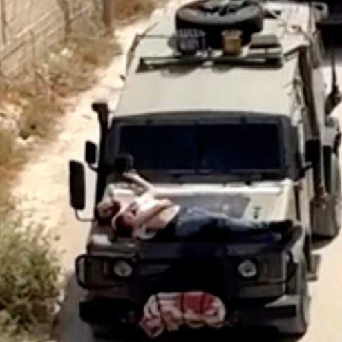 Palestinac kojeg je izraelska vojska ranjenog vezala za haubu džipa: Tukli su me i ismijavali...