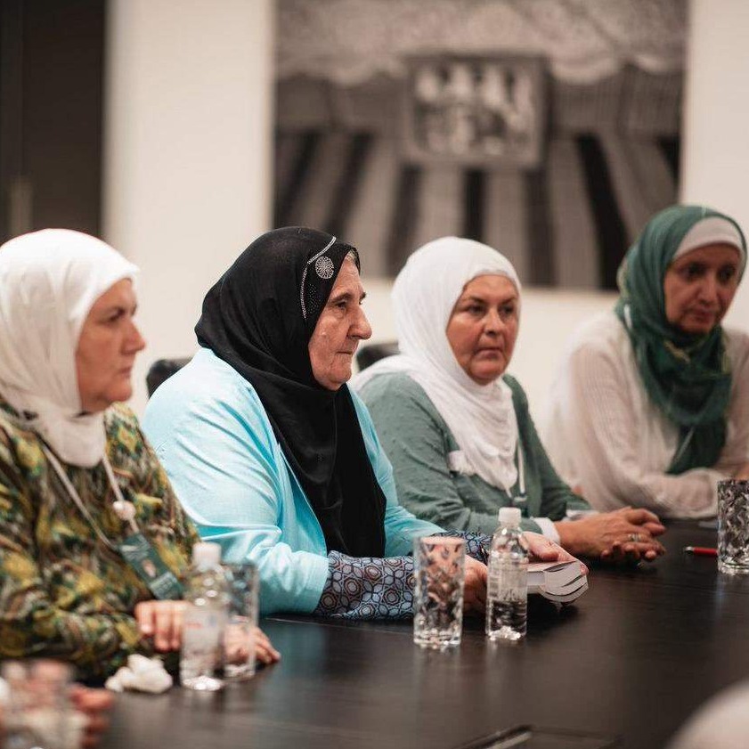 Katarska ministrica Al-Khater s majkama Srebrenice: „Nećemo vas zaboraviti...“