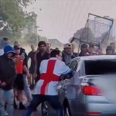 Europski "Drugi": Britanskoj desnici migranti krivi za ekonomske probleme!? (Video)