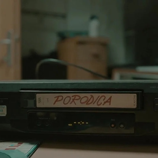 AJB DOC | Svjetska premijera filma "Porodica": Hej, Srebrenice, moja tugo...
