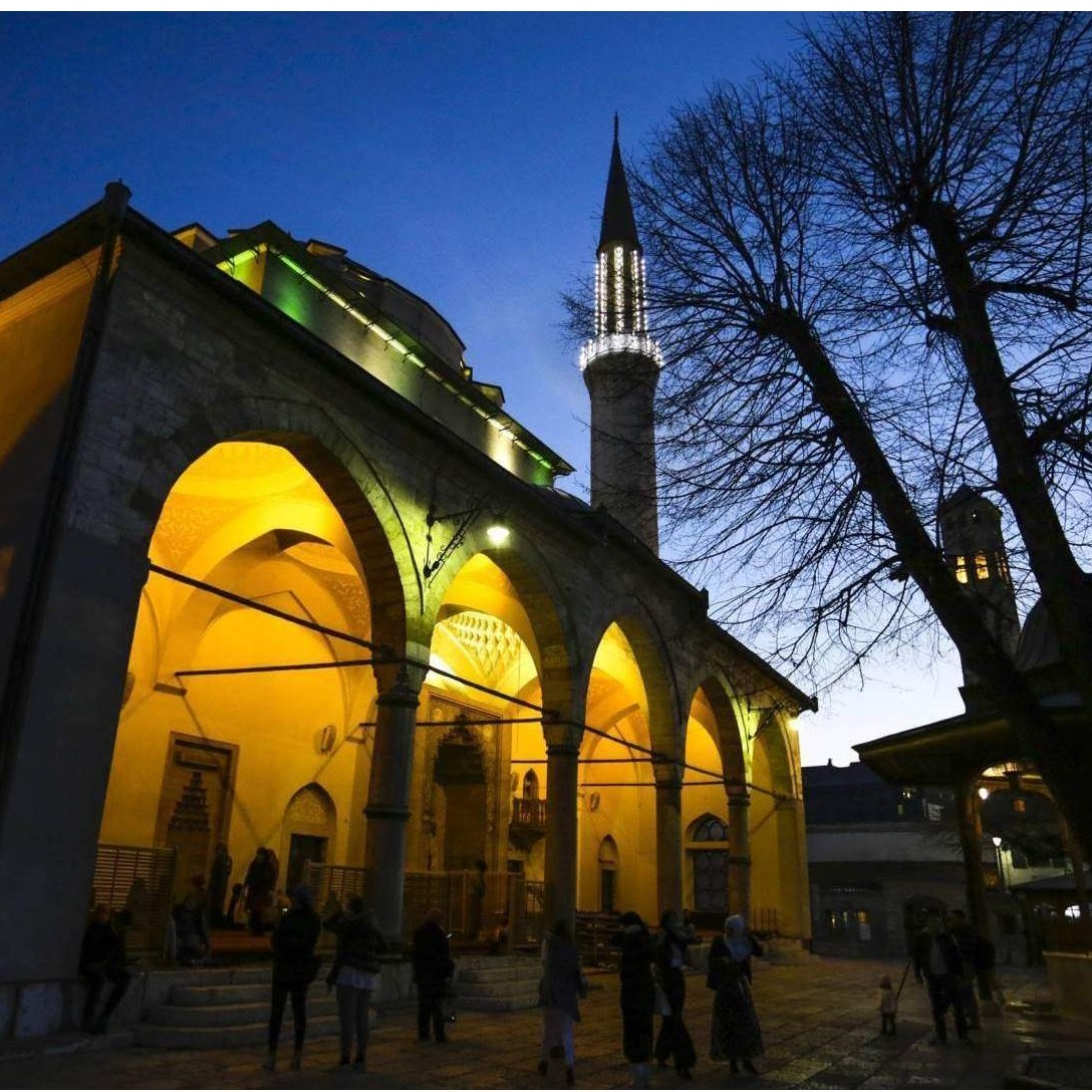 Muslimani večeras obilježavaju Lejletul-kadr: Noć bolja od hiljadu mjeseci