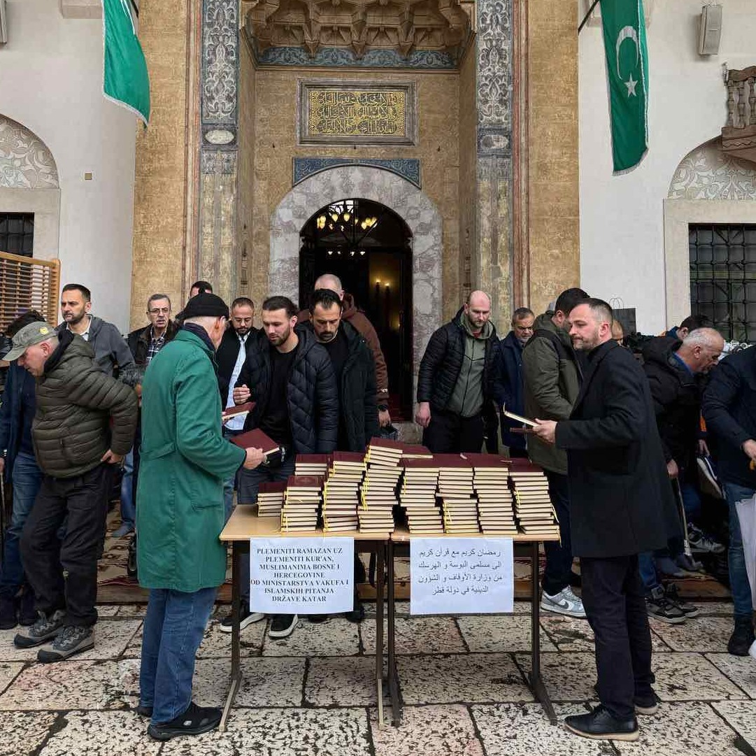 Poklon Emira Države Katar:  U Gazi Husrev-begovoj džamiji podijeljeni mushafi 