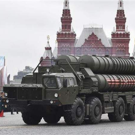 Rusija naoružava Tursku s protuzračnim raketama S-400