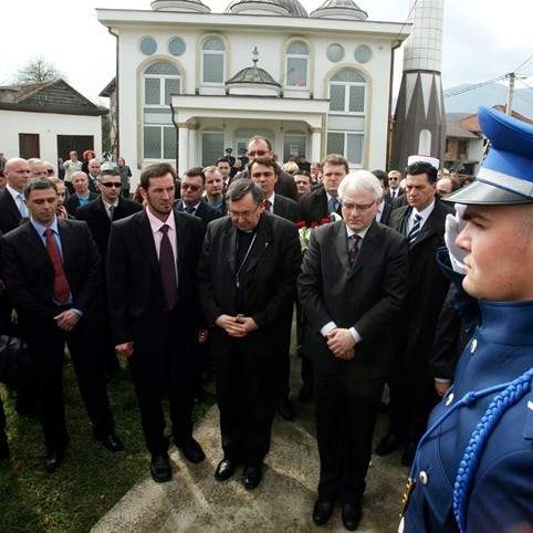 Pamtiš li Ahmiće? |  Jedinice HVO-a ubile su 116 civila, žena, djece, staraca, minirali dvije džamije