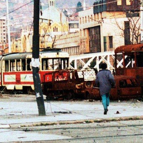 Novinari pod vatrom u maju ‘92. i nikad važnija poruka: ‘Ne pucaj!’