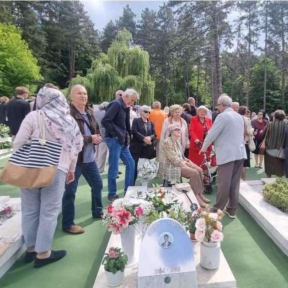 Ovdje se i umire,  da bi se živjelo | 30 godina od zločina na tuzlanskoj Kapiji