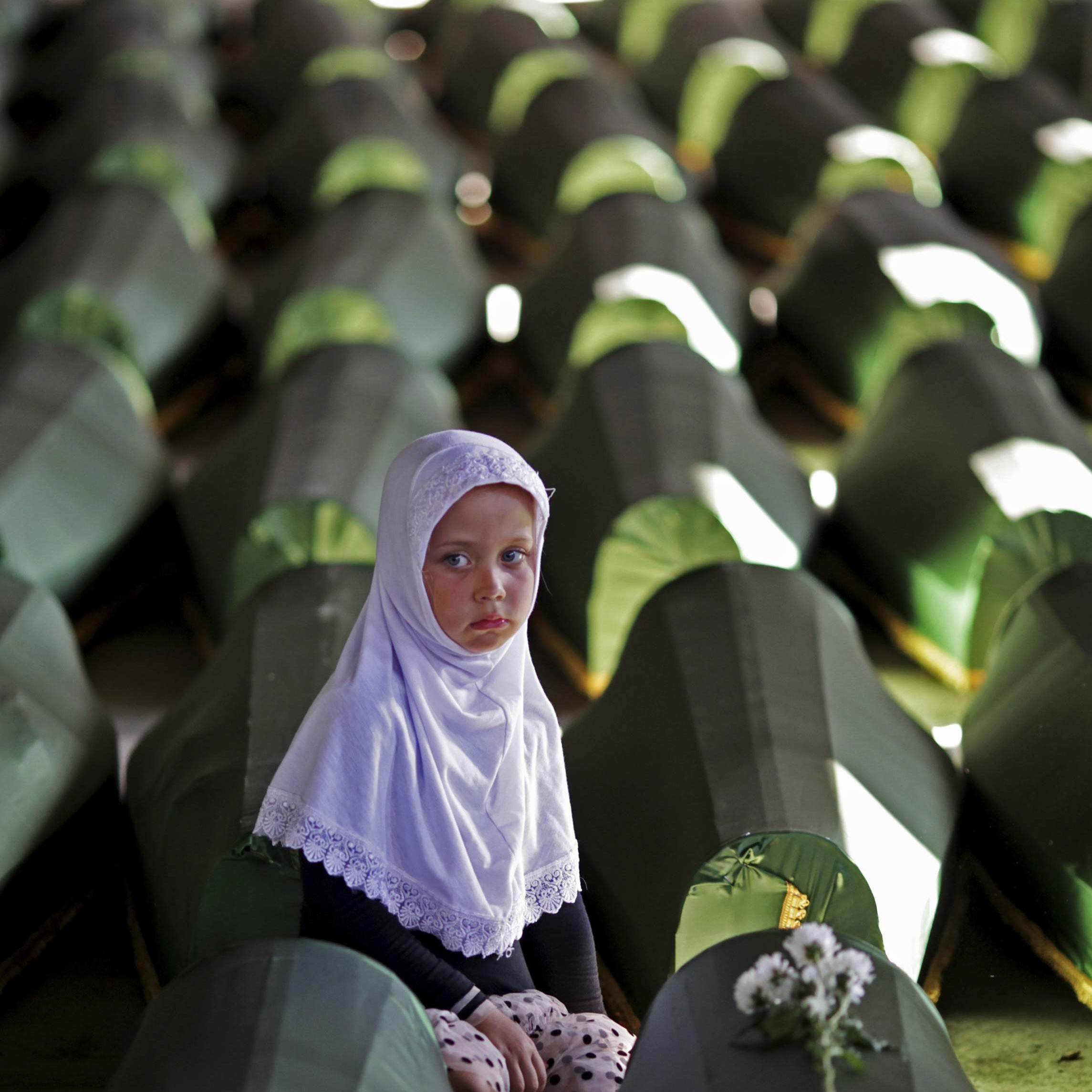 Navršila se 30. godišnjica genocida u Srebrenci: Ideologija zla - od rasne mržnje do masovnih grobnica